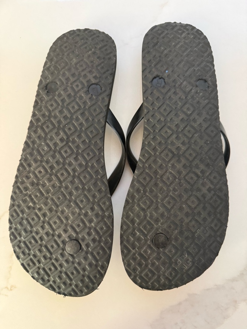 Tory Burch Leopard-Print Flip Flops with Black Straps and Gold Logos ? Size - Picture 6 of 9